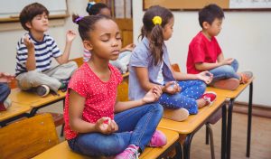 Aula de Yoga na Educação Infantil